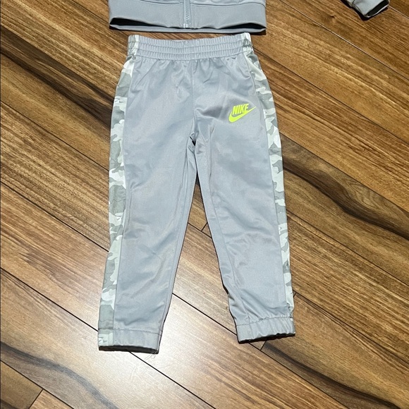 Nike Gray and neon Yellow Camo tracksuit - Picture 5 of 7